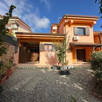 VILLA A SCHIERA A CERISANO