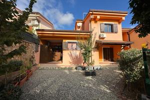 VILLA A SCHIERA A CERISANO