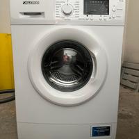 Lavatrice praticamente nuova.