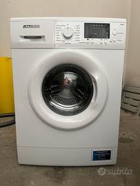 Lavatrice praticamente nuova.
