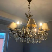 Lampadario in ottone con gocce di cristallo 