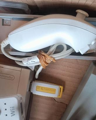 Nintendo Wii console e 2 controller +giochi e spor