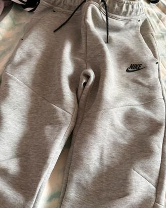 Pantaloni nike