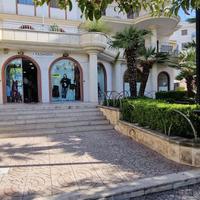 Locale commerciale con canna fumaria