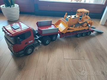 BRUDER camion Scania con rimorchio e bulldozer CAT