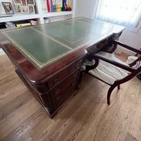 Scrivania stile inglese double face in mogano
