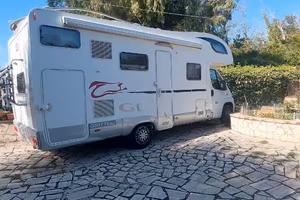 Camper mansardato