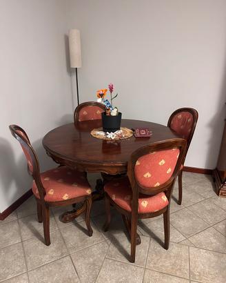 Credenza in legno + Tavolo e 4 Sedie