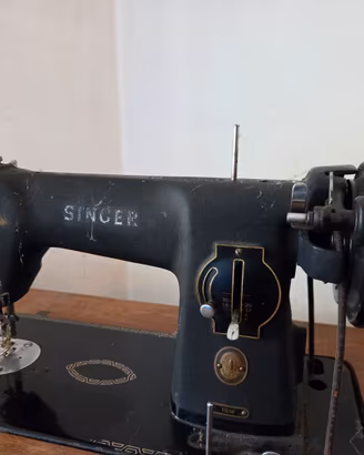 Macchina da cucire Singer 15M d'epoca a pedale