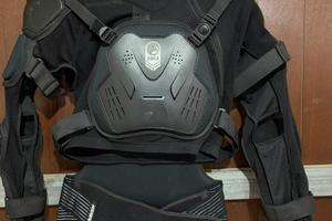 Pettorina e ginocchiere da enduro raven