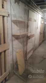 Struttura con ripiani