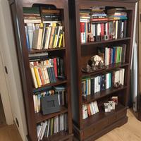 librerie in legno scuro 