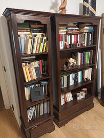 librerie in legno scuro 
