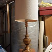 Lampada da tavolo in ulivo