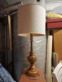 Lampada da tavolo in ulivo