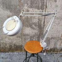 lampada da tavolo con lente