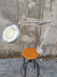 lampada da tavolo con lente