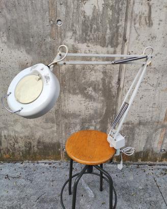 lampada da tavolo con lente