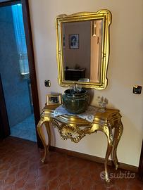 Console in legno con specchio in oro laccato