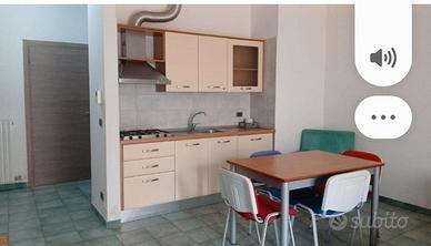 Appartamento ben arredato,giardino comune, p. auto