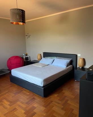 CAMERA da letto con mobili e accessori