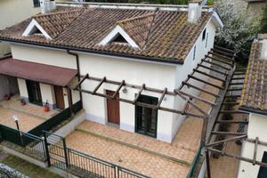 PORZIONE DI BIFAMILIARE A MORLUPO