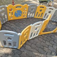 Recinto con giochi per bambini