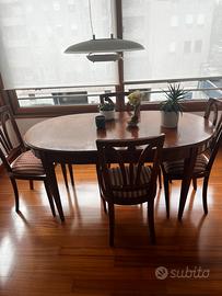 Elegante tavolo in legno con prolunga e 4 sedie