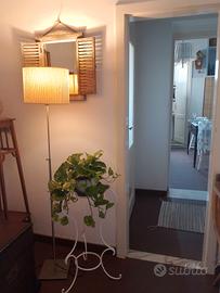 lampada e struttura in ferro