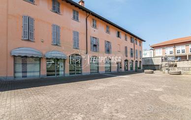 Negozio a Turate Via Tinelli 6 locali