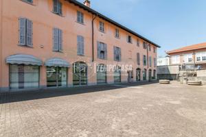 Negozio a Turate Via Tinelli 6 locali