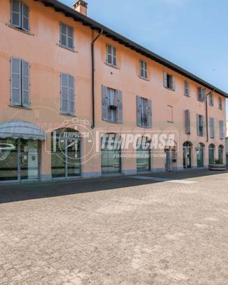 Negozio a Turate Via Tinelli 6 locali