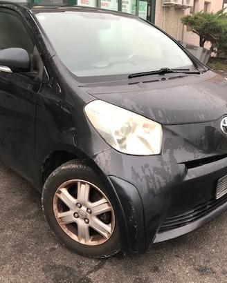 Toyota iq 2010