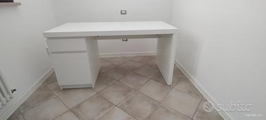 Scrivania Ikea MALM..