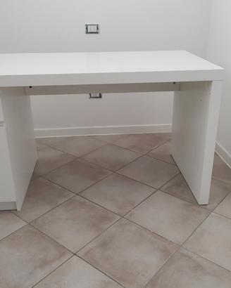 Scrivania Ikea MALM..