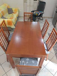 Tavolo con sedie