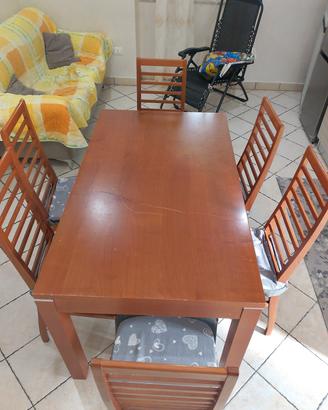 Tavolo con sedie