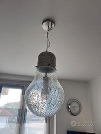 Lampadario sospeso effetto lampadina gigante