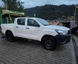 TOYOTA Hilux 2.4 D-4D 4WD 4 porte Double Cab Com