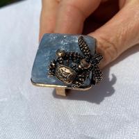 Anello stella marina con granchio su pietra dura