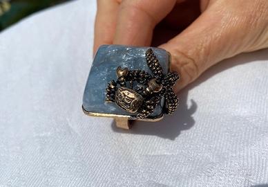 Anello stella marina con granchio su pietra dura