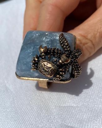 Anello stella marina con granchio su pietra dura