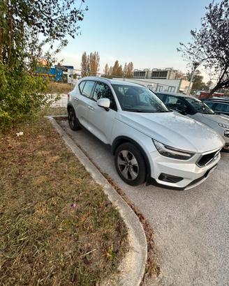 Volvo XC40 D3 momentum pro