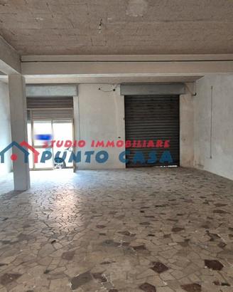 PRESSI VIA VILLA ROSINA - Magazzino/garage 120mq