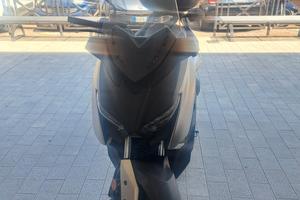 Yamaha X-Max 400 abs 2019 Permute garanzia finanzi