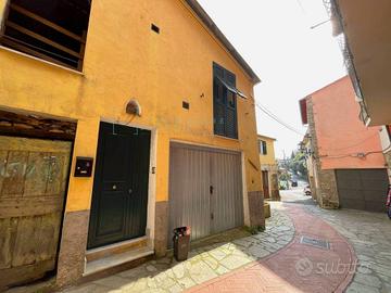 Rustico / Casale di 105 m² con 4 locali a Caravoni