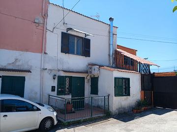 Agnano Bilocale con terrazzino a livello 