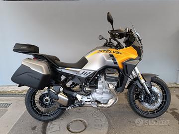 Moto Guzzi Stelvio 2024 accessoriata