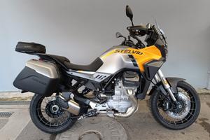 Moto Guzzi Stelvio 2024 accessoriata