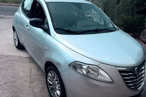 Ypsilon vedi descrizione auto